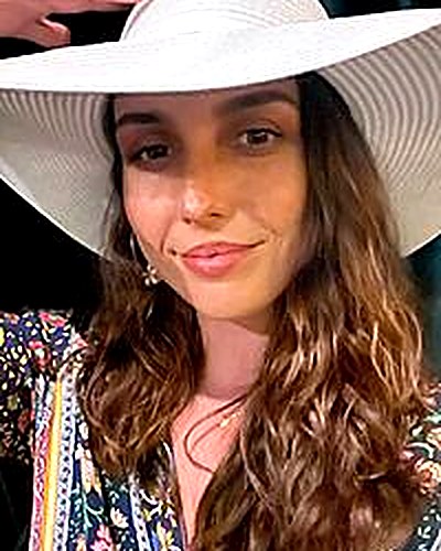 Dani — founder of The Digital Welcome, in her favorite white sun hat